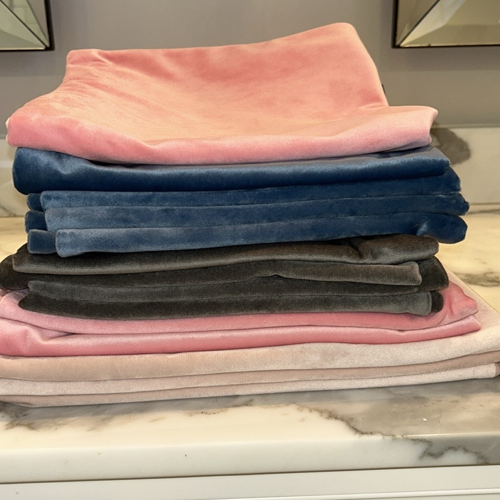 Set of 14 Velvet pillowcases in like new condition from Amazon.